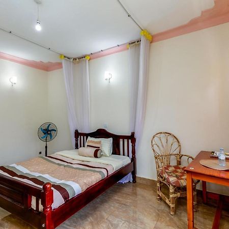 Airport Side Hotel Энтеббе Экстерьер фото