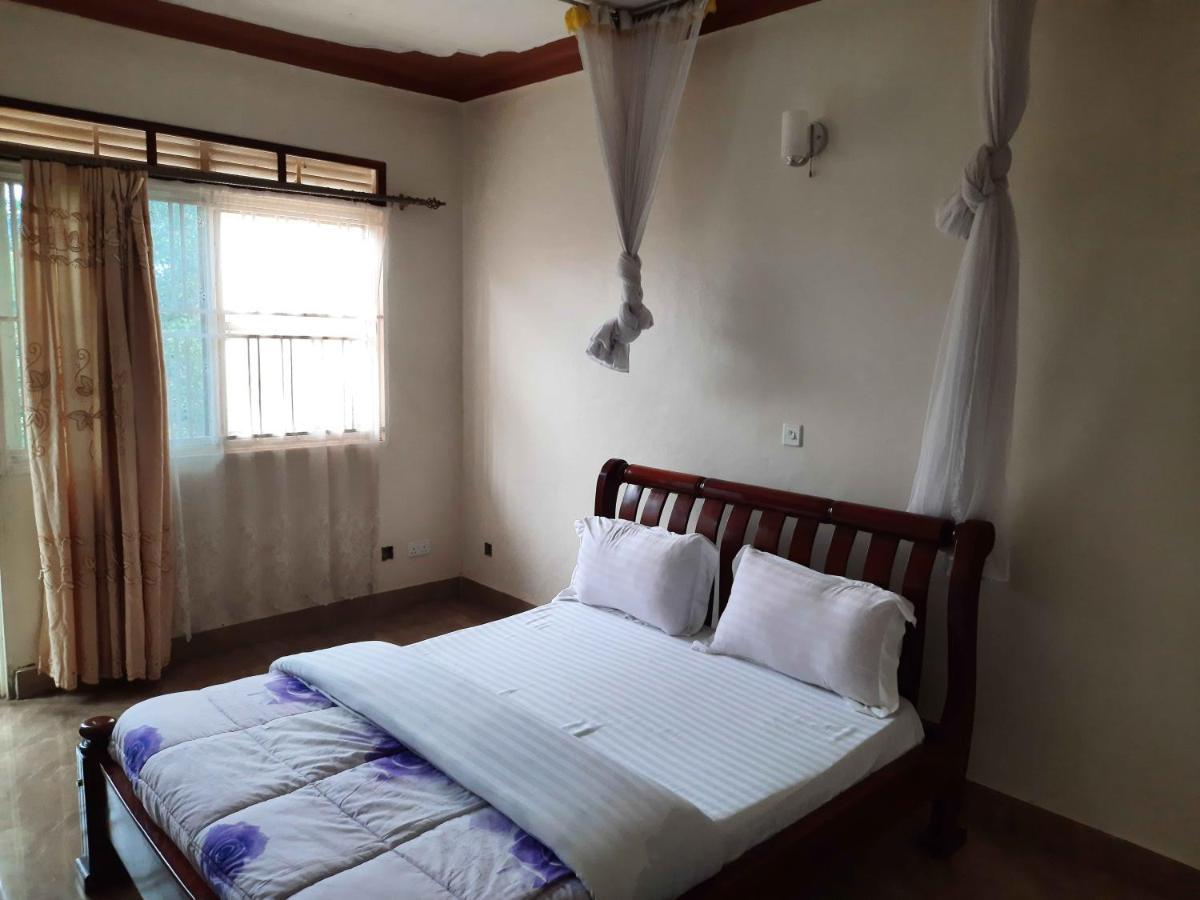 Airport Side Hotel Энтеббе Экстерьер фото