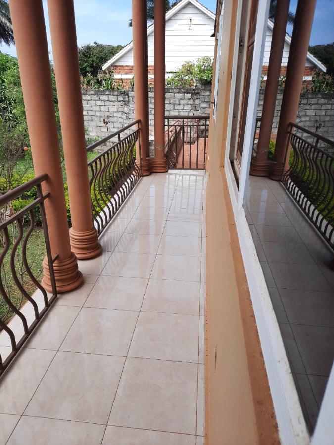 Airport Side Hotel Энтеббе Экстерьер фото