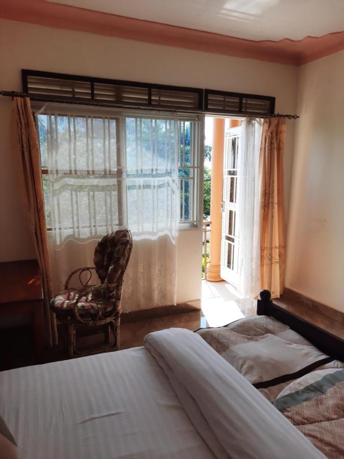 Airport Side Hotel Энтеббе Экстерьер фото