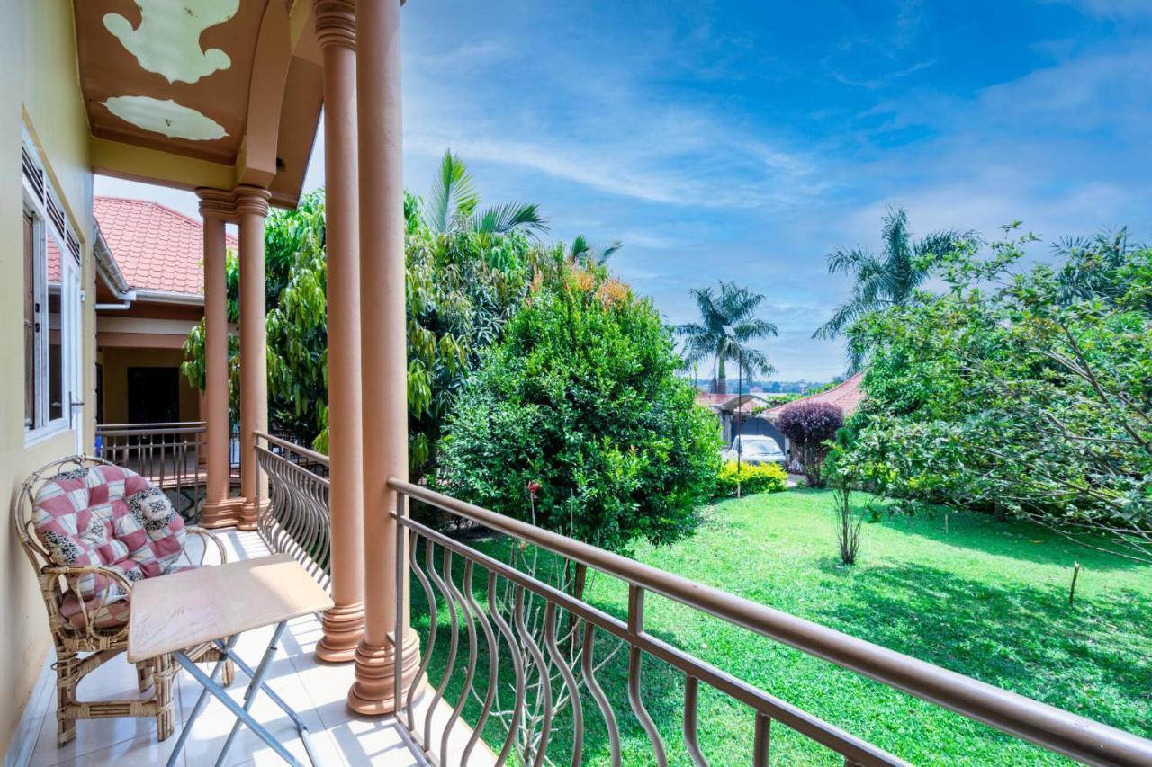 Airport Side Hotel Энтеббе Экстерьер фото