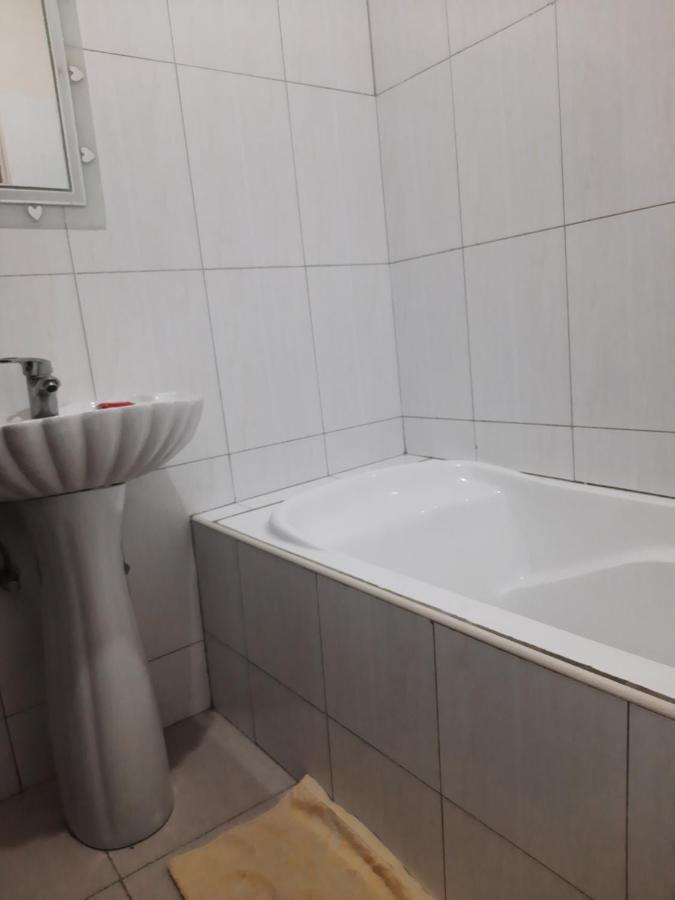 Airport Side Hotel Энтеббе Экстерьер фото