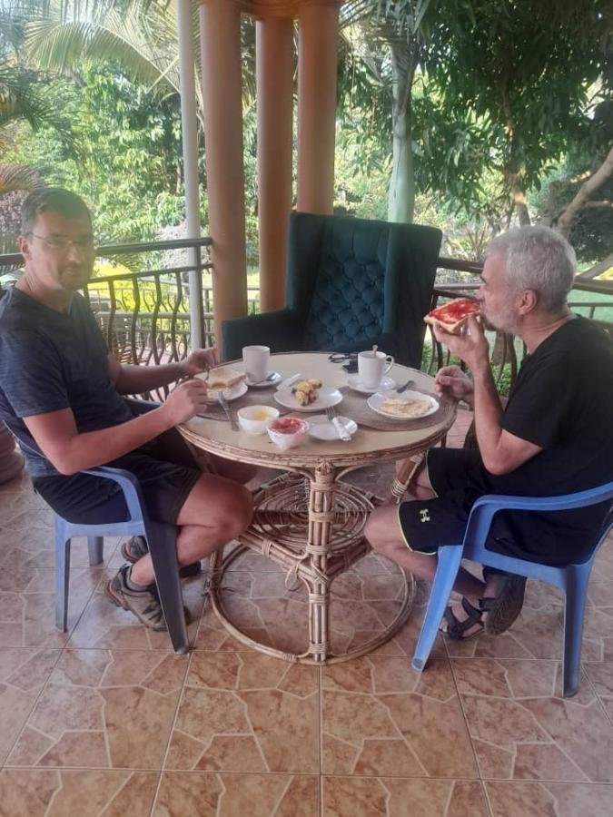 Airport Side Hotel Энтеббе Экстерьер фото