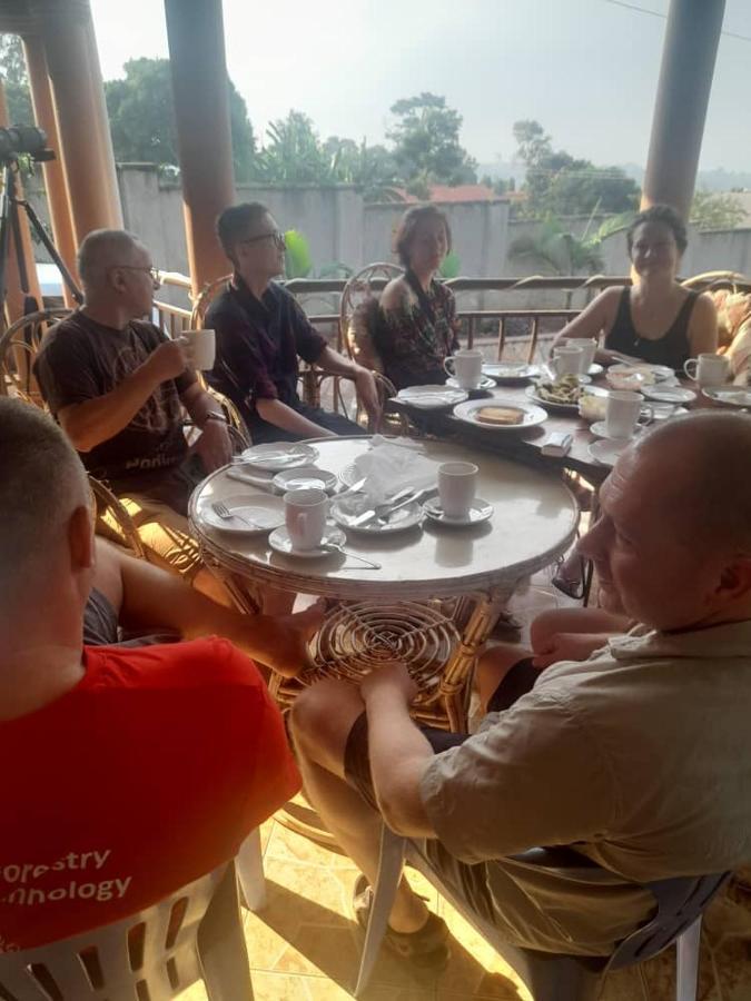 Airport Side Hotel Энтеббе Экстерьер фото